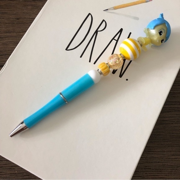 Disney Doorables: Inside Out: Joy handmade beaded pen - Picture 2 of 3